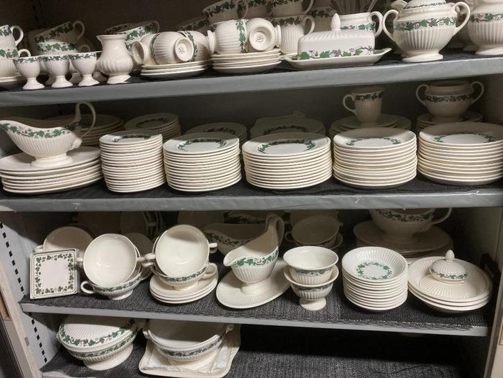 wedgwood stratford kerst servies, Huis en Inrichting, Keuken | Servies, Zo goed als nieuw, Compleet servies, Wedgwood, Aardewerk