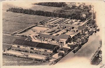 V32 Driebruggen Betonfabriek uit lucht 1950 beschikbaar voor biedingen