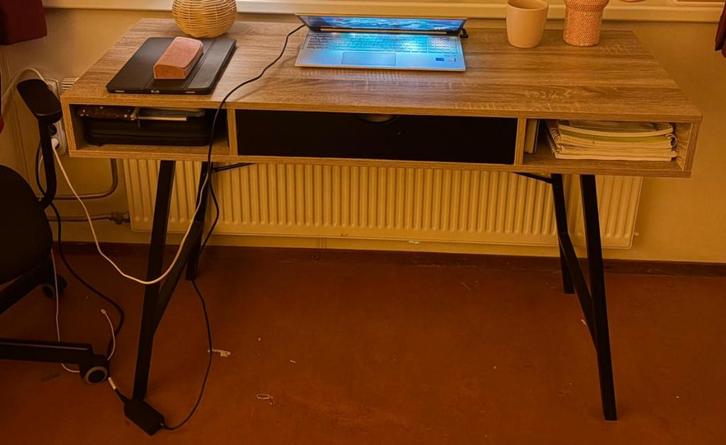 Desk (JYSK), Huis en Inrichting, Bureaus, Gebruikt, Bureau, Ophalen