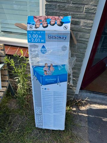Bestway Steel Pro Zwembad - gebruikt beschikbaar voor biedingen