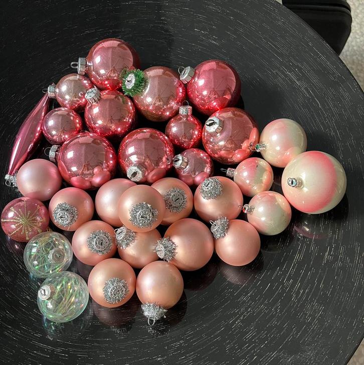 Set vintage roze kerstballen voornamelijk (west) germany, Diversen, Kerst, Gebruikt, Ophalen of Verzenden