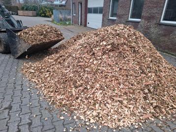 Bodembedekking, houtsnippers  beschikbaar voor biedingen