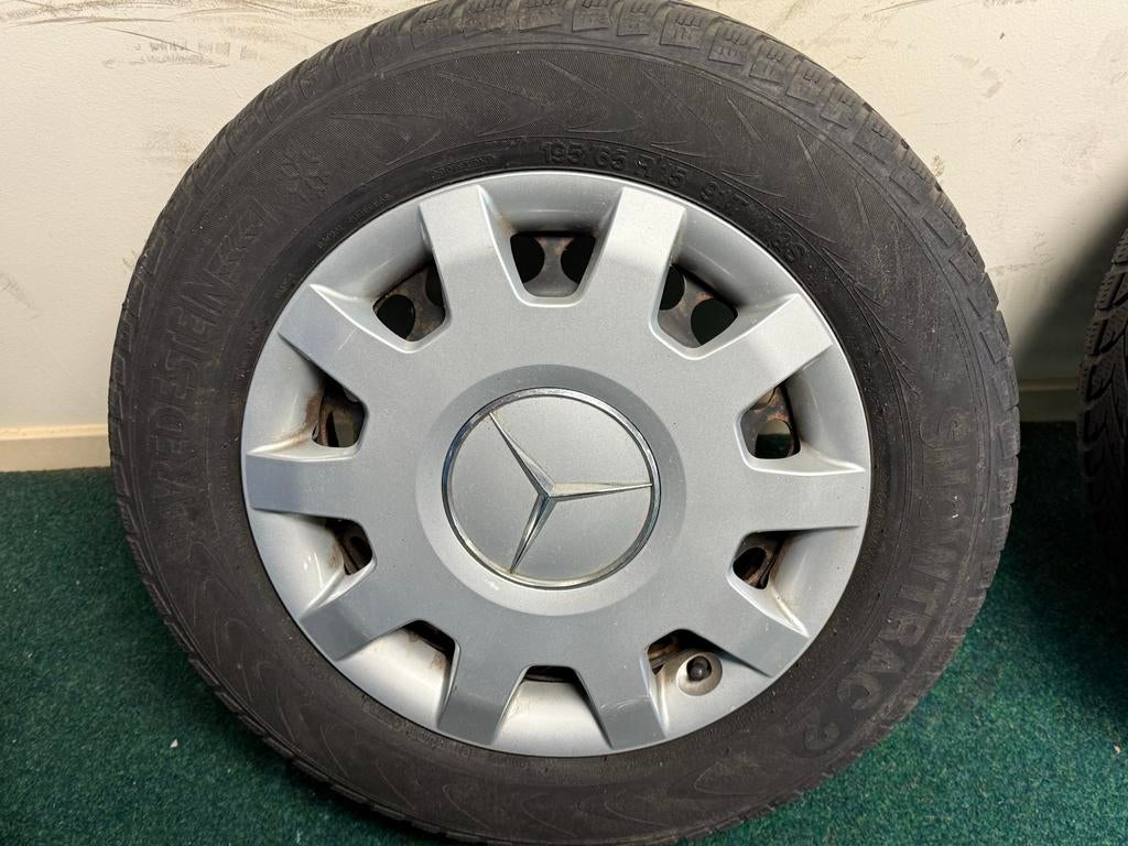 Mercedes-Benz Wielen met Winterbanden 195/65 R15, Auto-onderdelen, Banden en Velgen, Ophalen, Gebruikt, 15 inch, Banden en Velgen