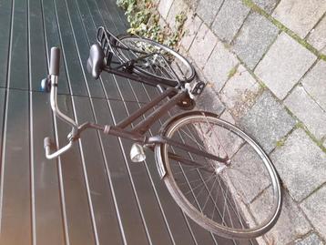 Zwarte dames fiets met nieuw achterwiel 28" beschikbaar voor biedingen