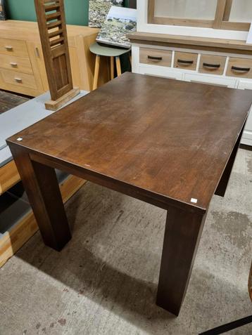 Houten eettafel- hoogte 77cm Breedte 90cm Lengte 110cm beschikbaar voor biedingen