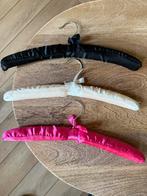 Leuke kledinghangers - roze, parelmoer, zwart, Kleding | Dames, Kledinghangers, Ophalen, Gebruikt, Satijn, Volwassenen