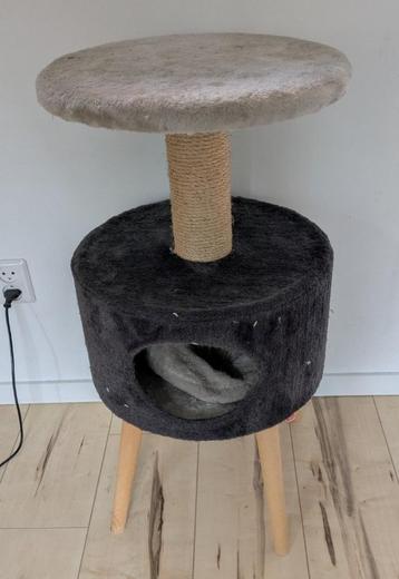 Katten krabpaal+nestje beschikbaar voor biedingen