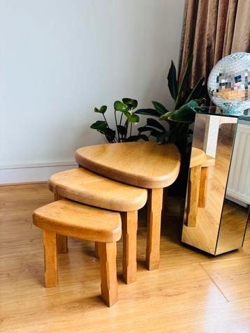Vintage houten nesting tables beschikbaar voor biedingen
