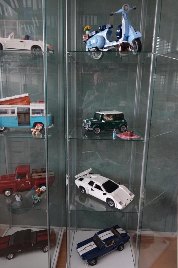 lego 16 opgebouwde modellen met vitrine kast, Kinderen en Baby's, Speelgoed | Duplo en Lego, Zo goed als nieuw, Lego, Complete set