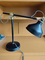 Stijlvolle zwarte bureaulamp (Ranarp - Ikea), Huis en Inrichting, Lampen | Tafellampen, Ophalen, Zo goed als nieuw, Metaal, Modern
