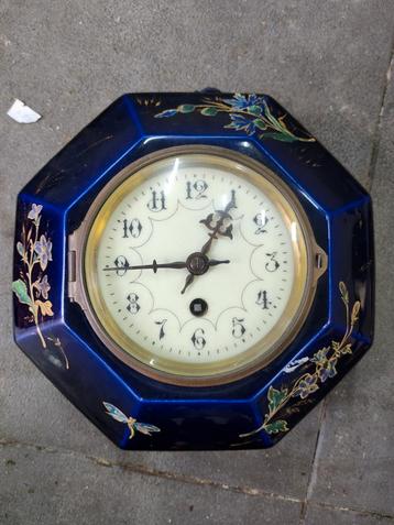 oude antieke klokken beschikbaar voor biedingen