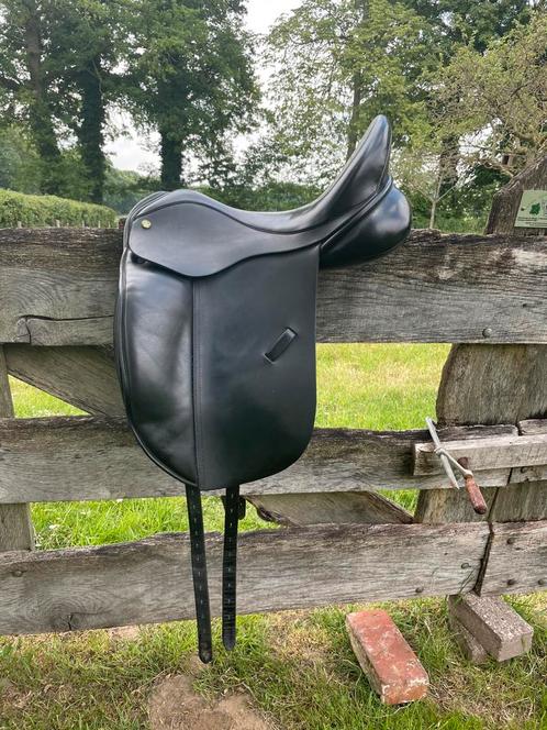 Ideal Crown Suzanah MW 17,5” zo goed als nieuw!, Dieren en Toebehoren, Paarden en Pony's | Zadels, Zo goed als nieuw, Dressuur