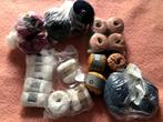 Kratje met bollen wol, katoen en acryl 22 stuks, Ophalen of Verzenden, Nieuw, Breien of Haken, Wol of Garen