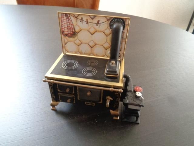 Fraai blikken fornuis voor een poppenhuis (15 cm breed)., Ophalen of Verzenden