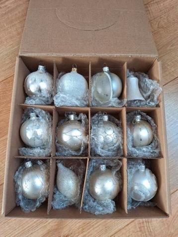 Set mooie kerstballen champagne wit beschikbaar voor biedingen