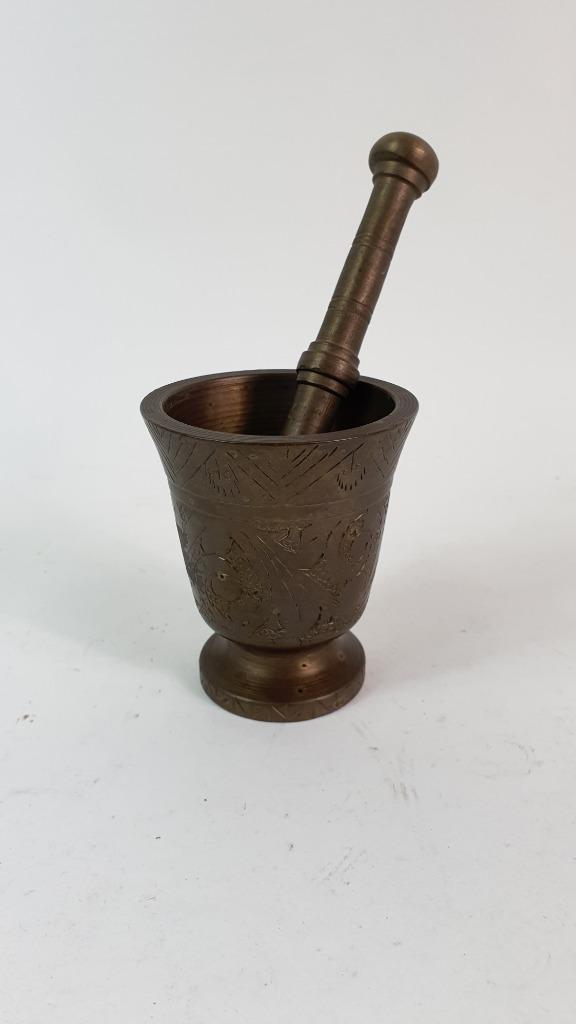 Antieke Vijzel en stamper, brons of messing, gegraveerd. 5A3, Antiek en Kunst, Antiek | Keukenbenodigdheden, Ophalen of Verzenden