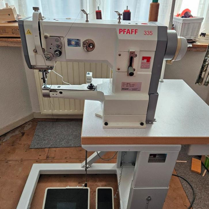 Pfaff 335 Industriële Vrije Arm Naaimachine, Hobby en Vrije tijd, Naaimachines en Toebehoren, Gebruikt, Naaimachine, Pfaff, Industrieel