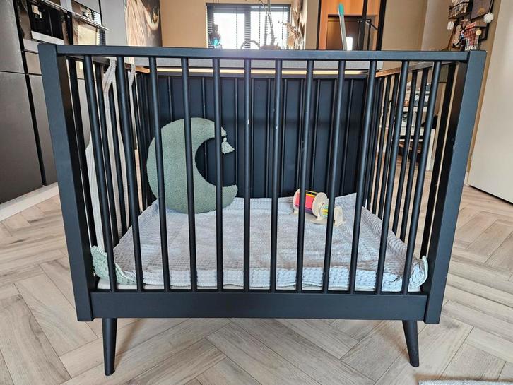 Mooie zwarte box, Kinderen en Baby's, Boxen, Gebruikt, Vierkant, Boxkleed, Ophalen