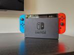Nintendo Switch + handige opberghoes, Spelcomputers en Games, Spelcomputers | Nintendo Switch, Ophalen, Zo goed als nieuw, Met 2 controllers