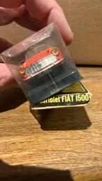 Oude plastic Norev Fiat 1500 Cabriolet no.66 schaal 1/43, Hobby en Vrije tijd, Modelauto's | 1:43, Ophalen of Verzenden, Zo goed als nieuw