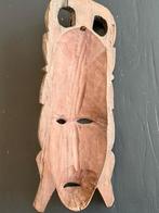 Masker hout Afrika, Ophalen
