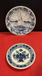 2x wandbord Delfts blauw Goedewaagen en Regina, bloem/boot, Ophalen