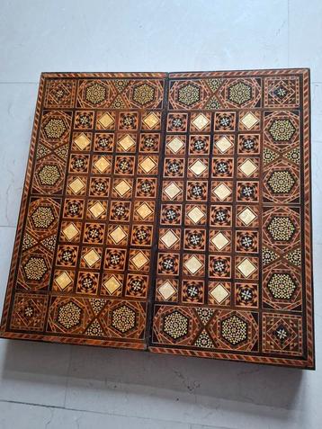 Authentieke Back Gammon spel handgemaakt beschikbaar voor biedingen