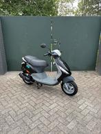 Piaggio zip 2t BROM NIEUWSTAAT COLLECTOR ITEM, Fietsen en Brommers, Scooters | Piaggio, Tweetakt, Maximaal 45 km/u, Zip, Nieuw