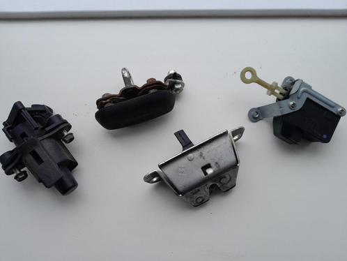Slotmechaniek (handgreep/knop/vanger) Achterklep Peugeot 107, Auto-onderdelen, Carrosserie en Plaatwerk, Achterklep, Peugeot, Achter