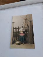 MEISJE MET MAND  EIEREN  BIJ. MOLEN, Ophalen of Verzenden, Voor 1920, Klederdracht