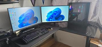 game pc met 2 schermen 4k beschikbaar voor biedingen