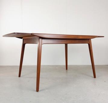Louis van Teeffelen Milaan eettafel uitschuifbaar beschikbaar voor biedingen
