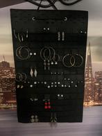 Allerlei oorbellen byoux incl zwarte hanger/houder, Verzenden, Zo goed als nieuw, Zwart, Overige materialen