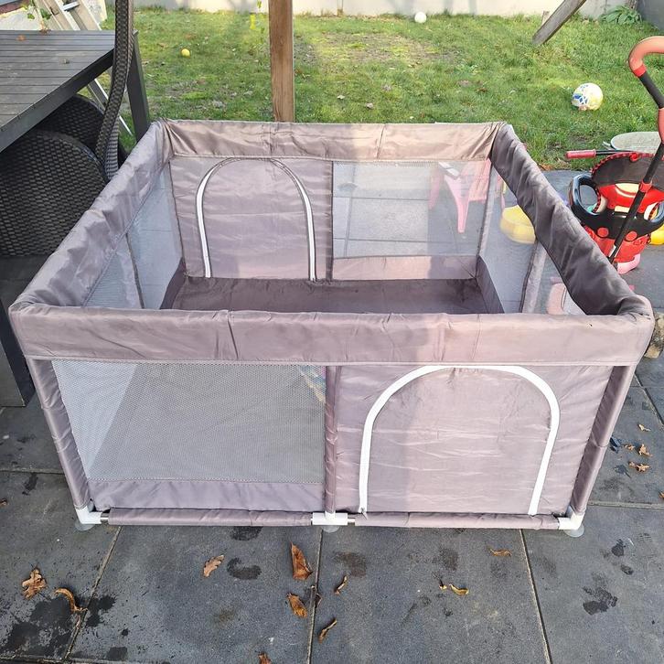 Grondbox 125x125 met zachte puzzelvloer, Kinderen en Baby's, Boxen, Zo goed als nieuw, Vierkant, Boxkleed, Ophalen