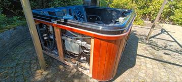 Werkende Jacuzzi voor onderdelen beschikbaar voor biedingen
