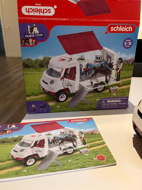 Schleich Horse club - Mobiele dierenarts met veulen (42439), Kinderen en Baby's, Speelgoed | Duplo en Lego, Zo goed als nieuw