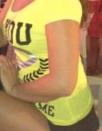 t-shirt feest tshirt geel en blauw maat xs cool cat shirt, Verzenden, Geel, Zo goed als nieuw, Coolcat