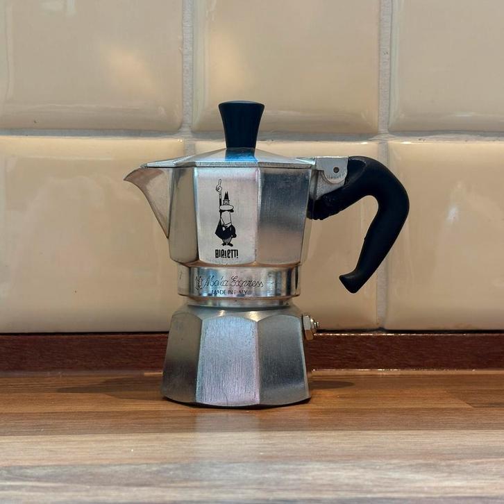 Bialetti Moka express 1 pot, Witgoed en Apparatuur, Koffiezetapparaten, Gebruikt, Gemalen koffie, Overige modellen, 1 kopje, Afneembaar waterreservoir