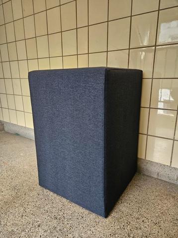 Gestoffeerd nachtkastje navy blue beschikbaar voor biedingen