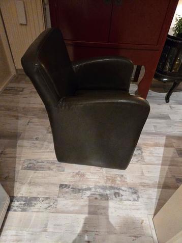 Bruine fauteuil beschikbaar voor biedingen