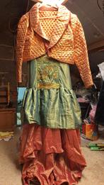 Oranje met groene jurk inclusief jasje M, Kleding | Dames, Ophalen, Zo goed als nieuw, Carnaval