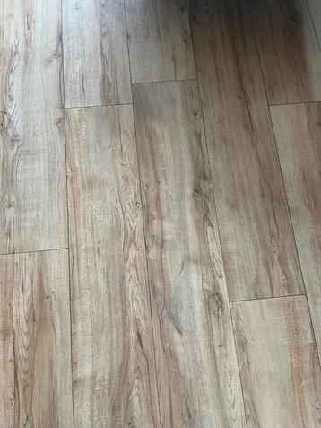 55m2 laminaat brede planken beschikbaar voor biedingen