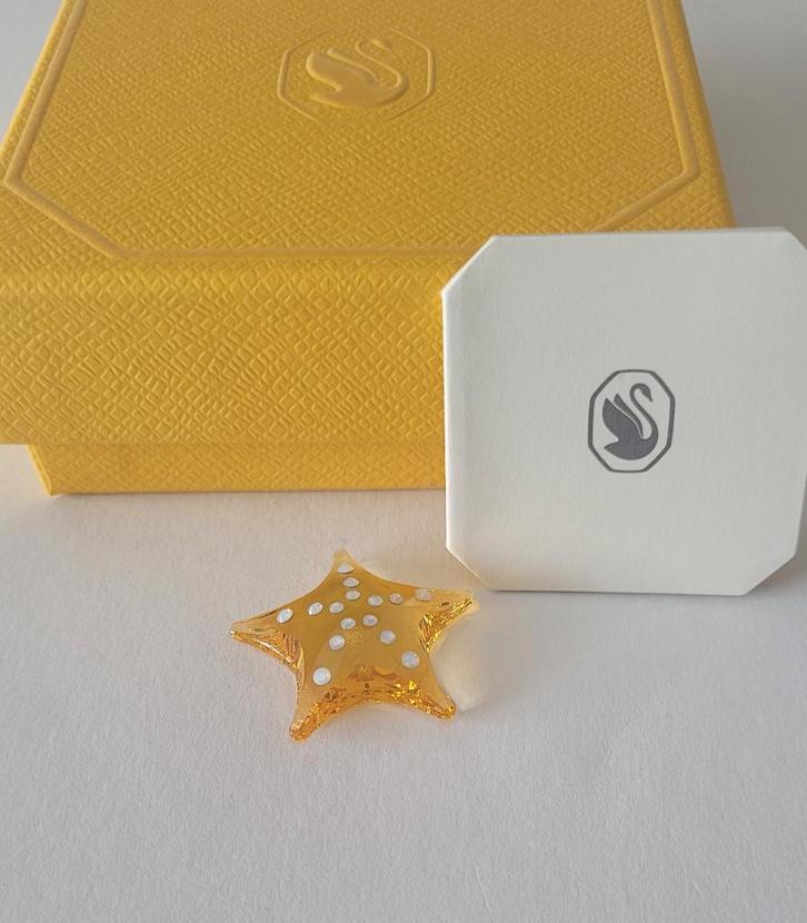 Swarovski 2025 Idyllia SCS Zeester, Kristallijn Shop., Verzamelen, Swarovski, Nieuw, Figuurtje, Verzenden