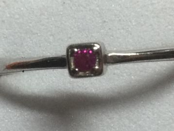zeer dunne ring  925 zilver met robijn beschikbaar voor biedingen