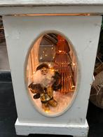 Sale Witte vitrine kerstman, kerstboom, verlichting, sneeuw, Diversen, Kerst, Nieuw, Ophalen of Verzenden, X, X