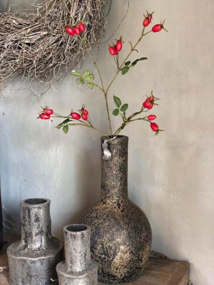 NIEUW BINNEN: prachtige SILKA rozenbotten tak rood of oranje, Huis en Inrichting, Woonaccessoires | Kunstplanten en Kunstbloemen