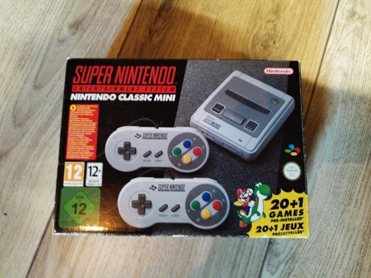 Super Nintendo classic mini, Spelcomputers en Games, Spelcomputers | Nintendo Super NES, Zo goed als nieuw, Met 2 controllers