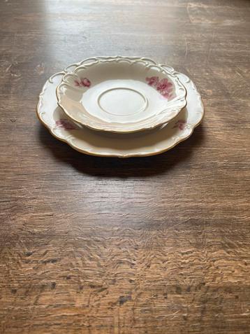 Set van 2 borden met roze bloemenmotief beschikbaar voor biedingen