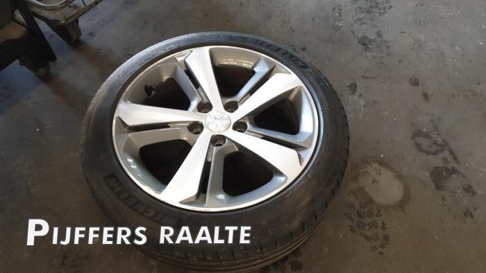 Velg + Band van een Peugeot 308, Auto-onderdelen, Banden en Velgen, Personenwagen, Gebruikt