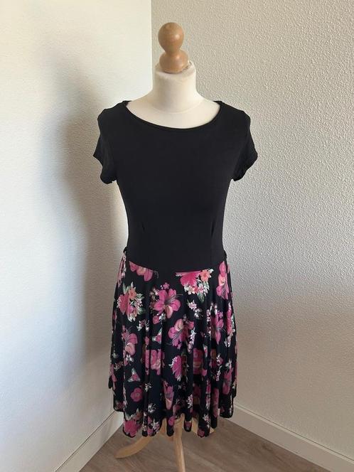 Pussy Deluxe maat M retro swing jurk 2223, Kleding | Dames, Jurken, Zo goed als nieuw, Maat 38/40 (M), Zwart, Knielengte, Ophalen of Verzenden
